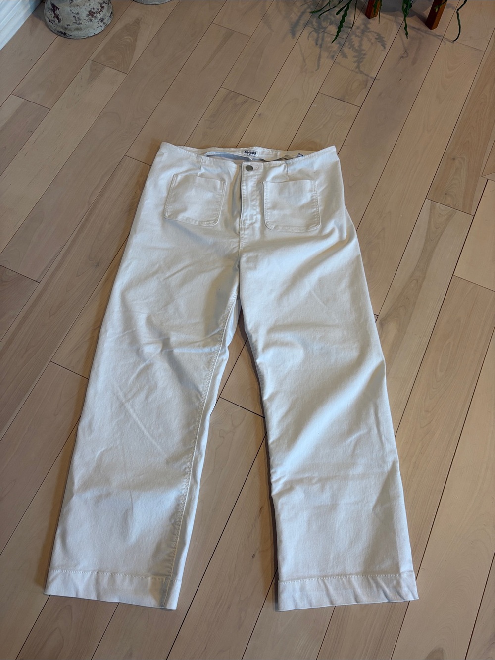 White Wide-Leg Suko Jeans 16